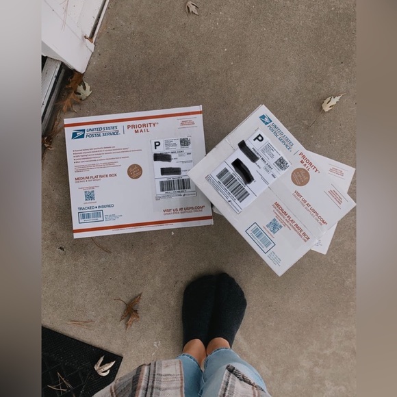 Welcome to my closet ✨ - Picture 2 of 3